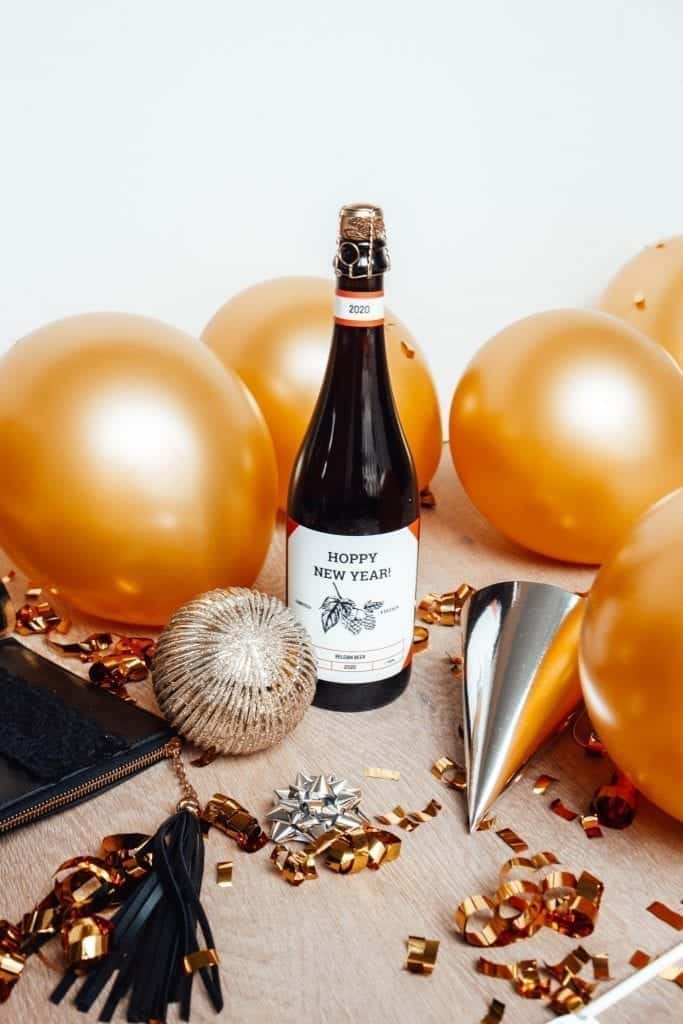 Fles gepersonaliseerd bier met opschrift Hoppy New Year
