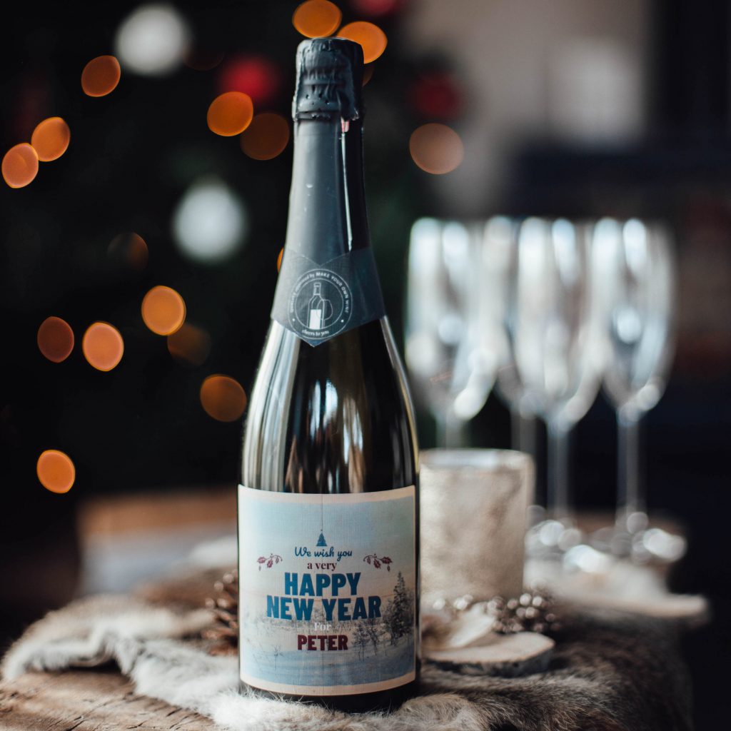 Gepersonaliseerde fles champagne voor nieuwjaar